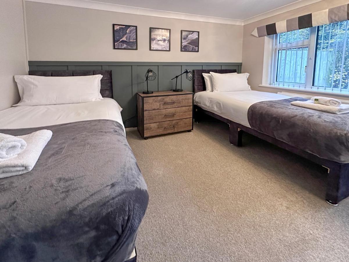 Blunsdon Lodge - Spacious Bungalow, High Speed Wi-Fi, Free Private Parking, Garden Swindon Ngoại thất bức ảnh